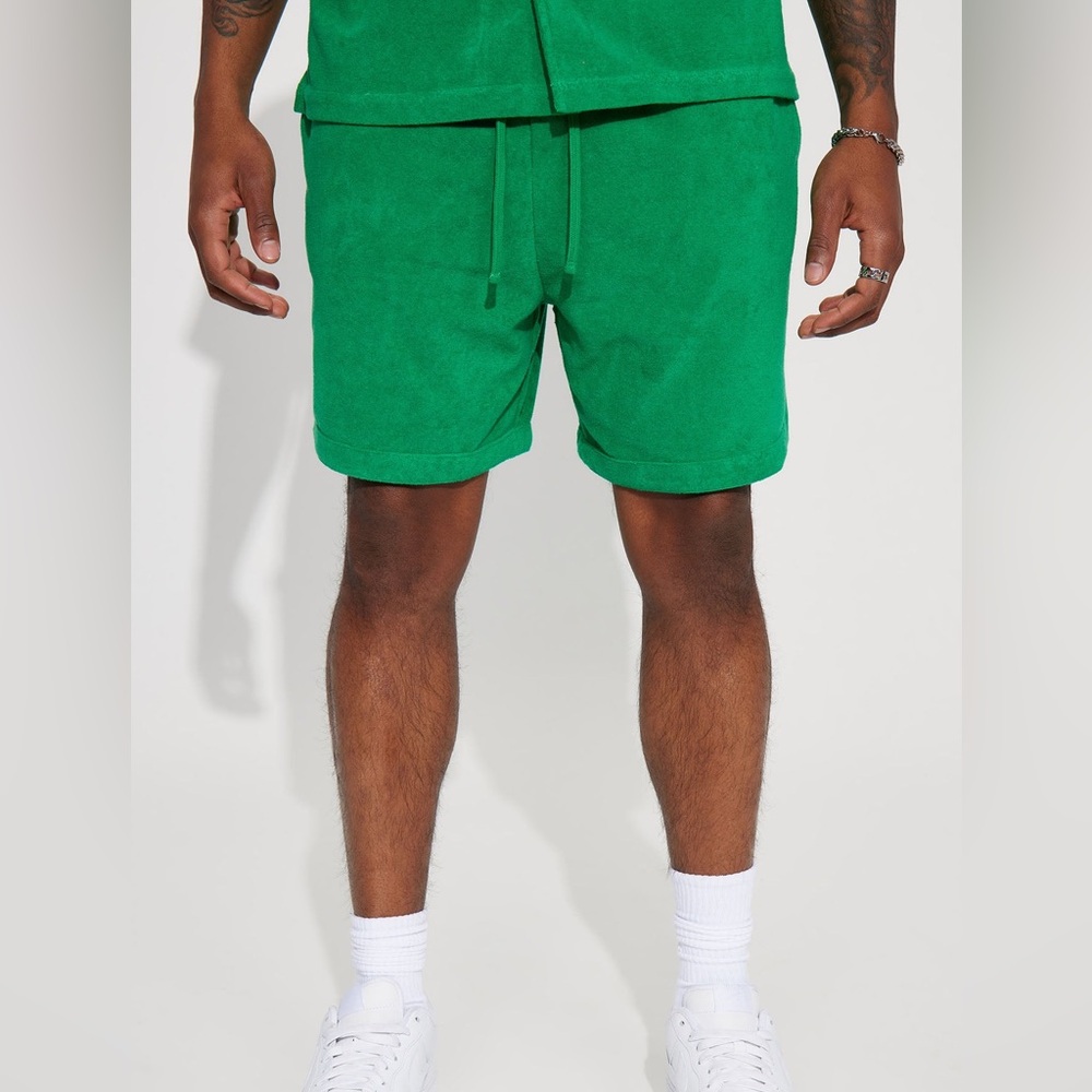 NOVA MEN Los Angeles Green Shorts - Size L